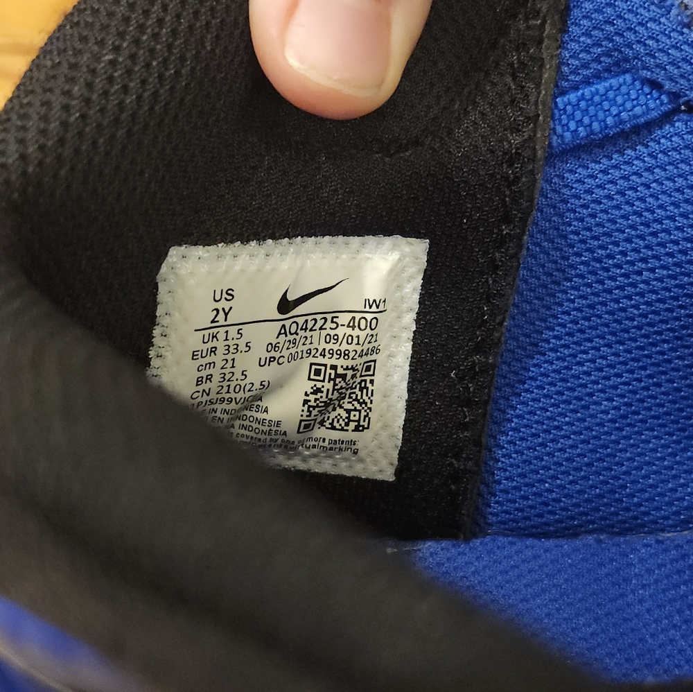 Nike TeamHustle Basketball Shoes 2Y - Picture 2 of 5